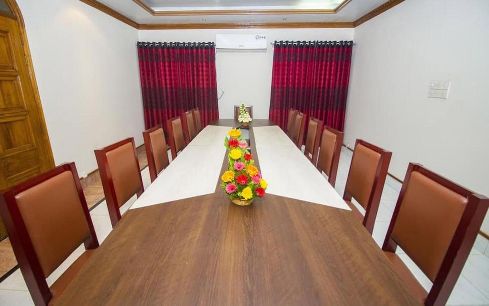Hotel Suite Palace Baridhara Дакка Екстер'єр фото